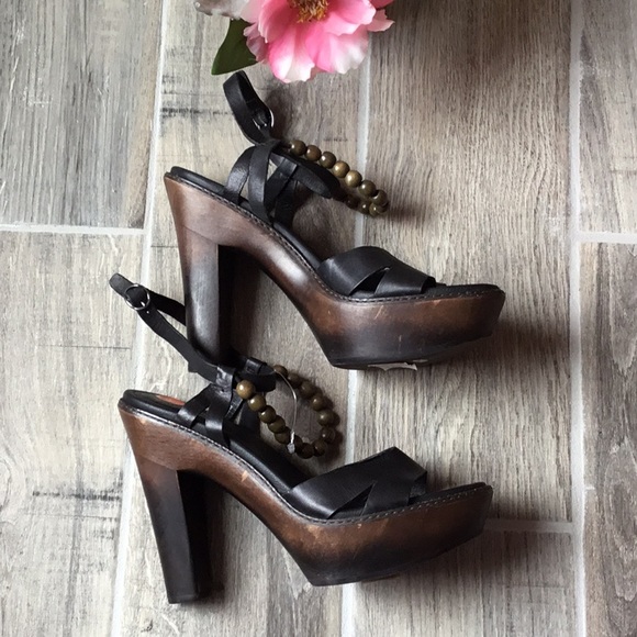 UGG Shoes - SOLD!💥UGG Leather Ankle Straps Platforms Heels